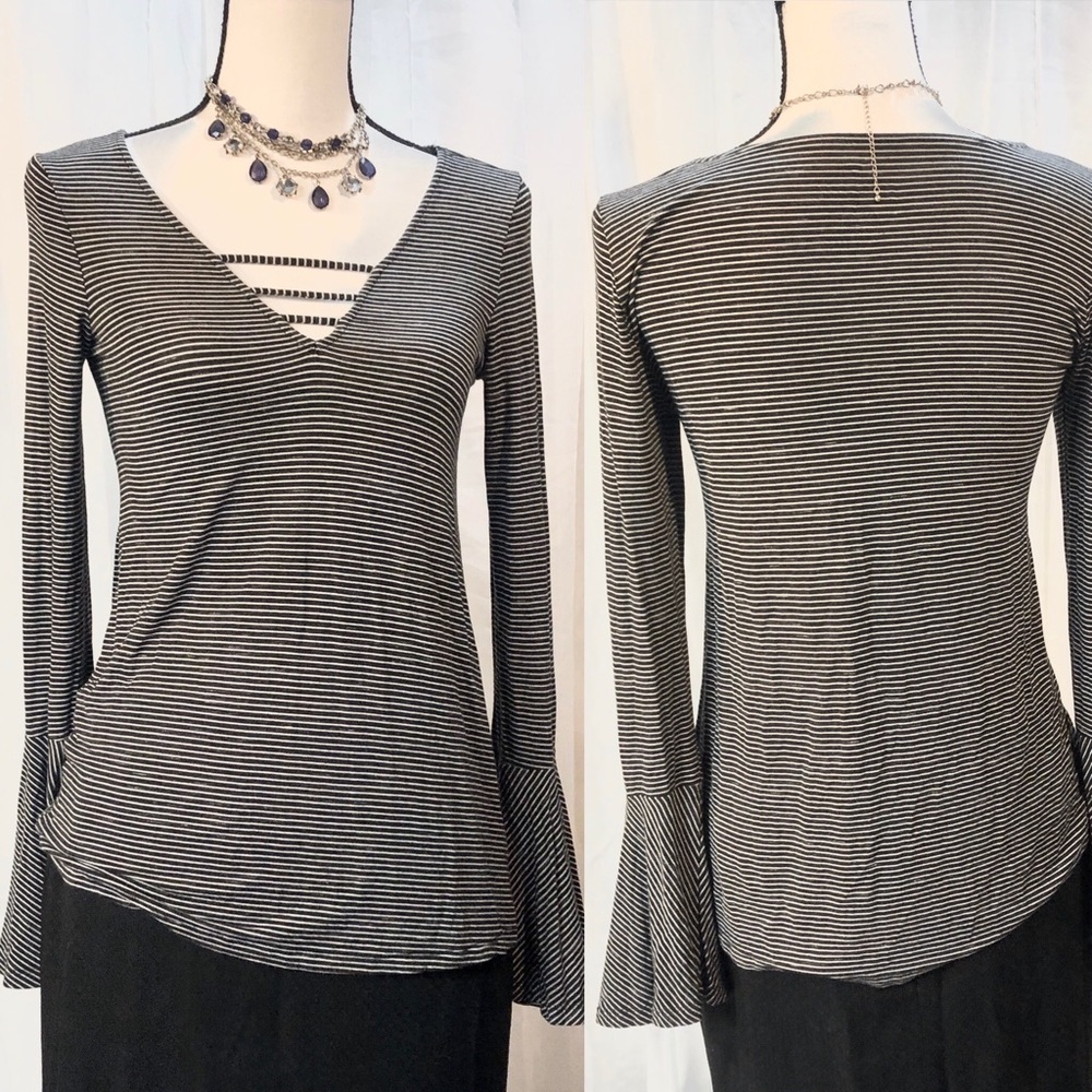 American Eagle Soft & Sexy Bell Sleeve V Neck Top